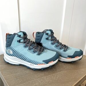 North Face Women’s VECTIV Fastpack Mid FUTURELIGHT™ Hiking Boots 7.5 blue, NWT
